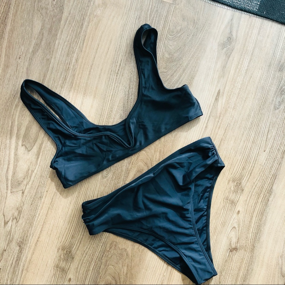 👙classic black bikini size large